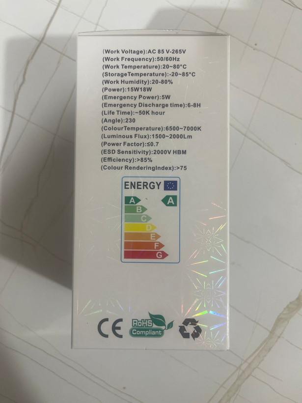 لامپ شارژی اضطراری دارای سرپیچ E27 و شارژ از طریق درگاه تایپ c و دارای چراغ قوه اضطراری