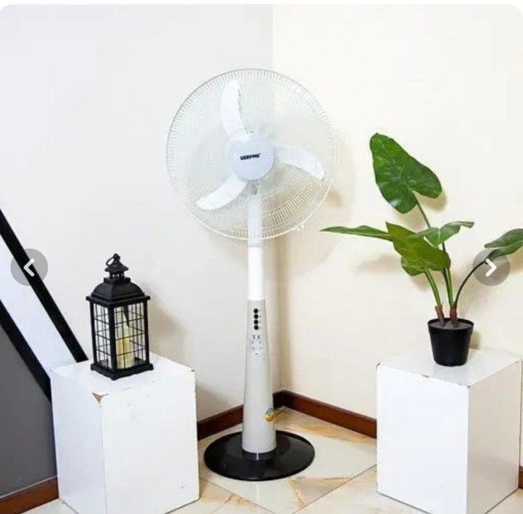 پنکه شارژی ایستاده جیپاس مدل GF9385 با چراغهای LED