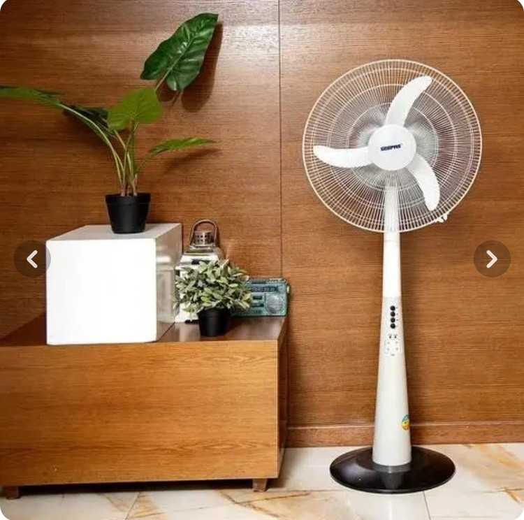پنکه شارژی ایستاده جیپاس مدل GF9385 با چراغهای LED